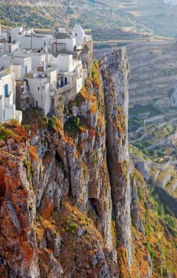 Trekking in Folegandros