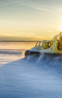 Aventura arctica cu hovercraft-ul 